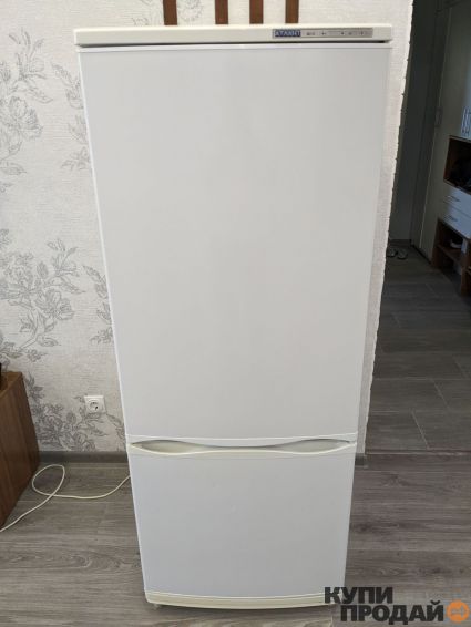 Продаю: Холодильник Атлант двухкамерный Б/У 
 Продам полностью  исправный холодильник. Приятный на вид как внутри так и снаружи. Без торга. Самовывоз.